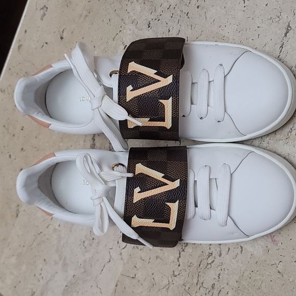 Louis vuitton sneaker - Picture 1 of 11